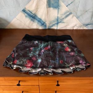 Lululemon skort size 6